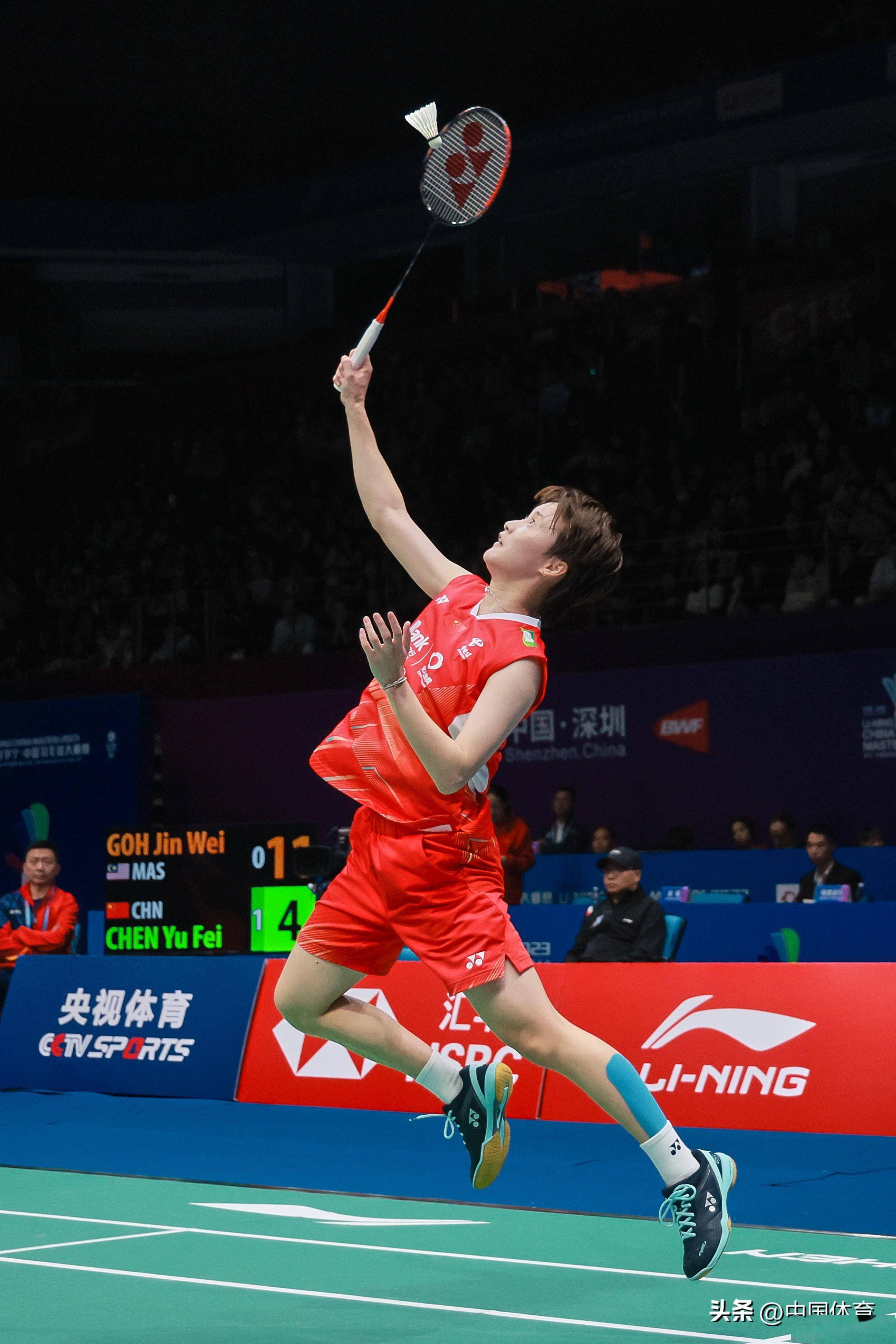 她用不懈的 她用不懈的